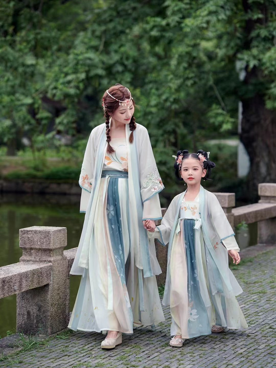 Qingrou Elegant Hanfu for Adults and Kids- Timeless Mother-Daughter Chinese Fashion