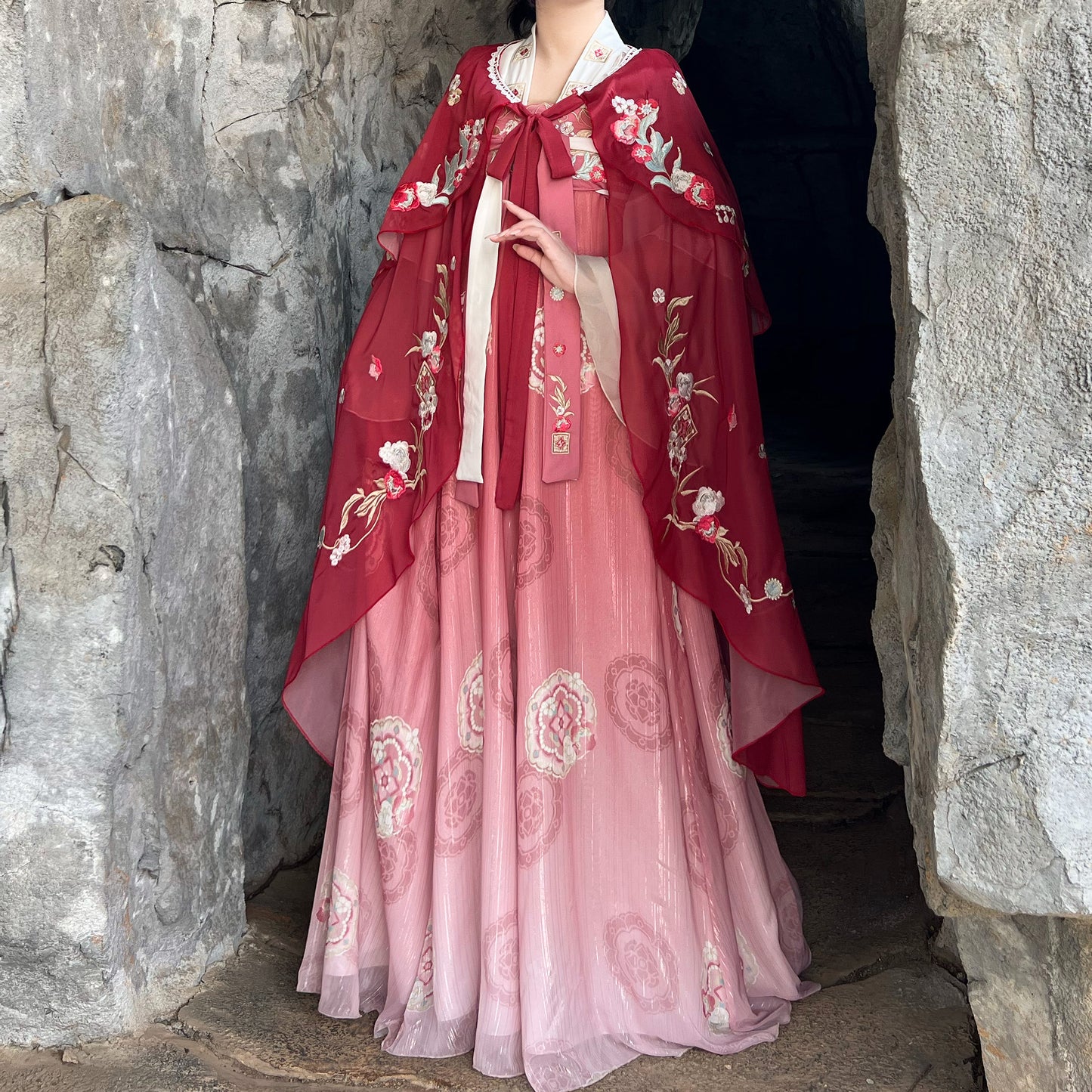 Rent-Blossom Elegance: Original Red Jade Blossom Tang Hanfu - Embroidered Split Skirt for Spring/Summer - Perfect for BFF Outings