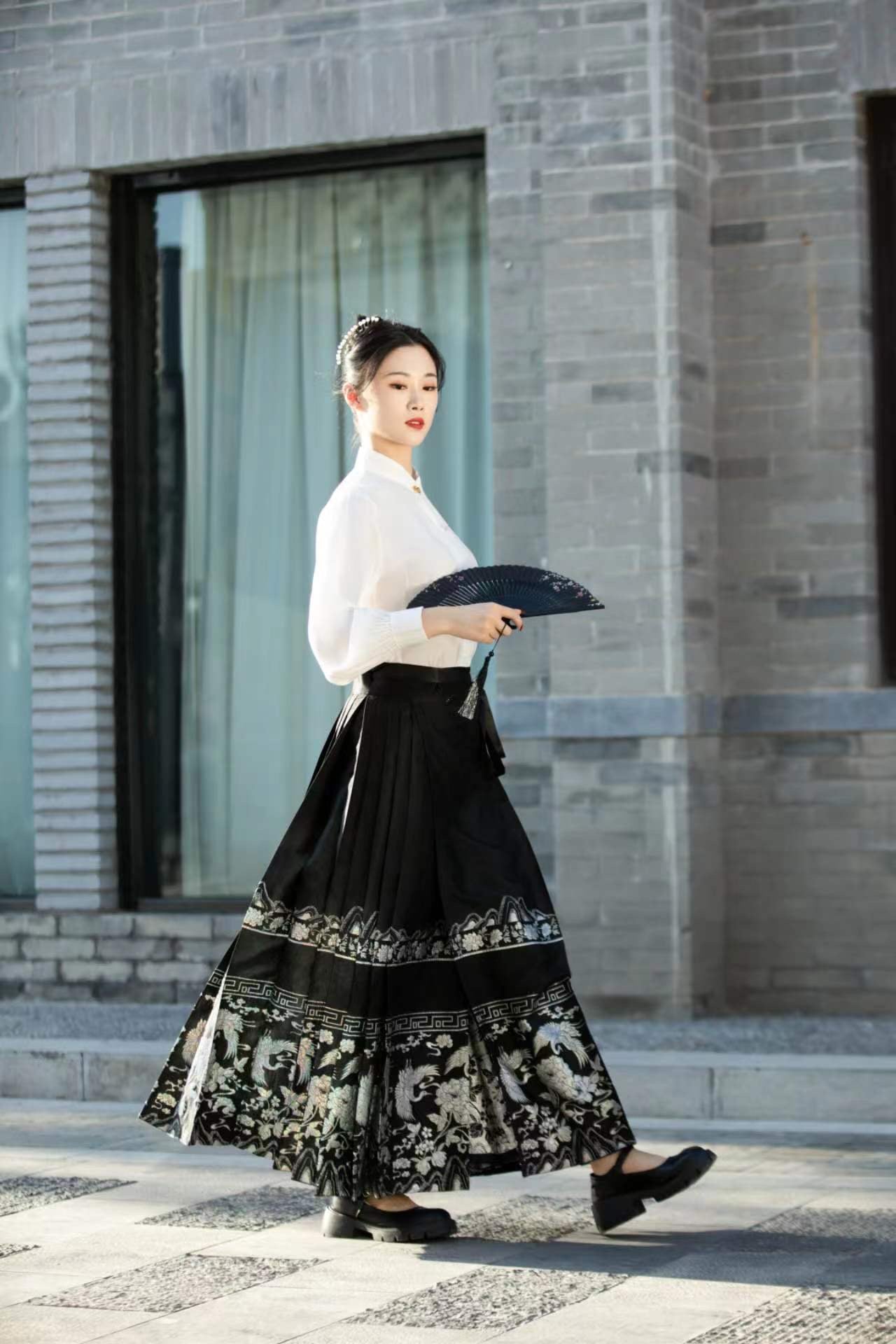 PreOder:Crane and Peony Elegance in Black: Horseface Skirt Hanfu Set