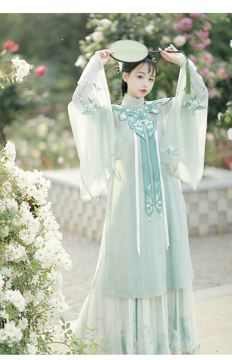 PreOrder: Yunhe Green Ming-Style Hanfu: Traditional Diagonal Collar Long Shirt & Pleated Skirt with Cloud Shoulders