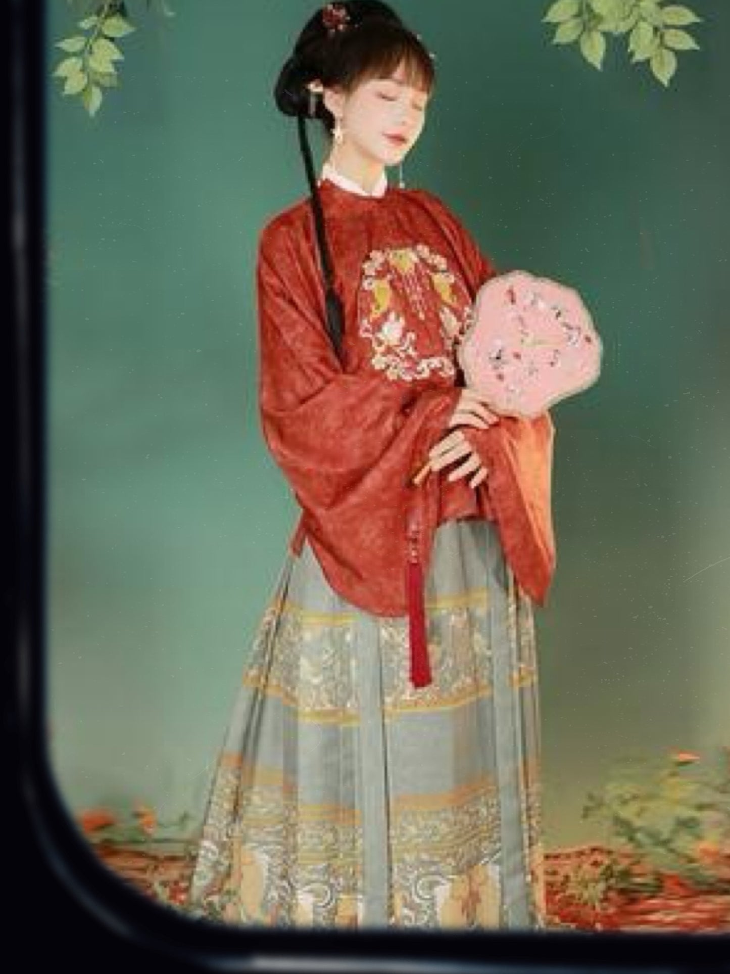 红渔乐：明式汉服-琵琶袖绣花圆领上衣马脸裙