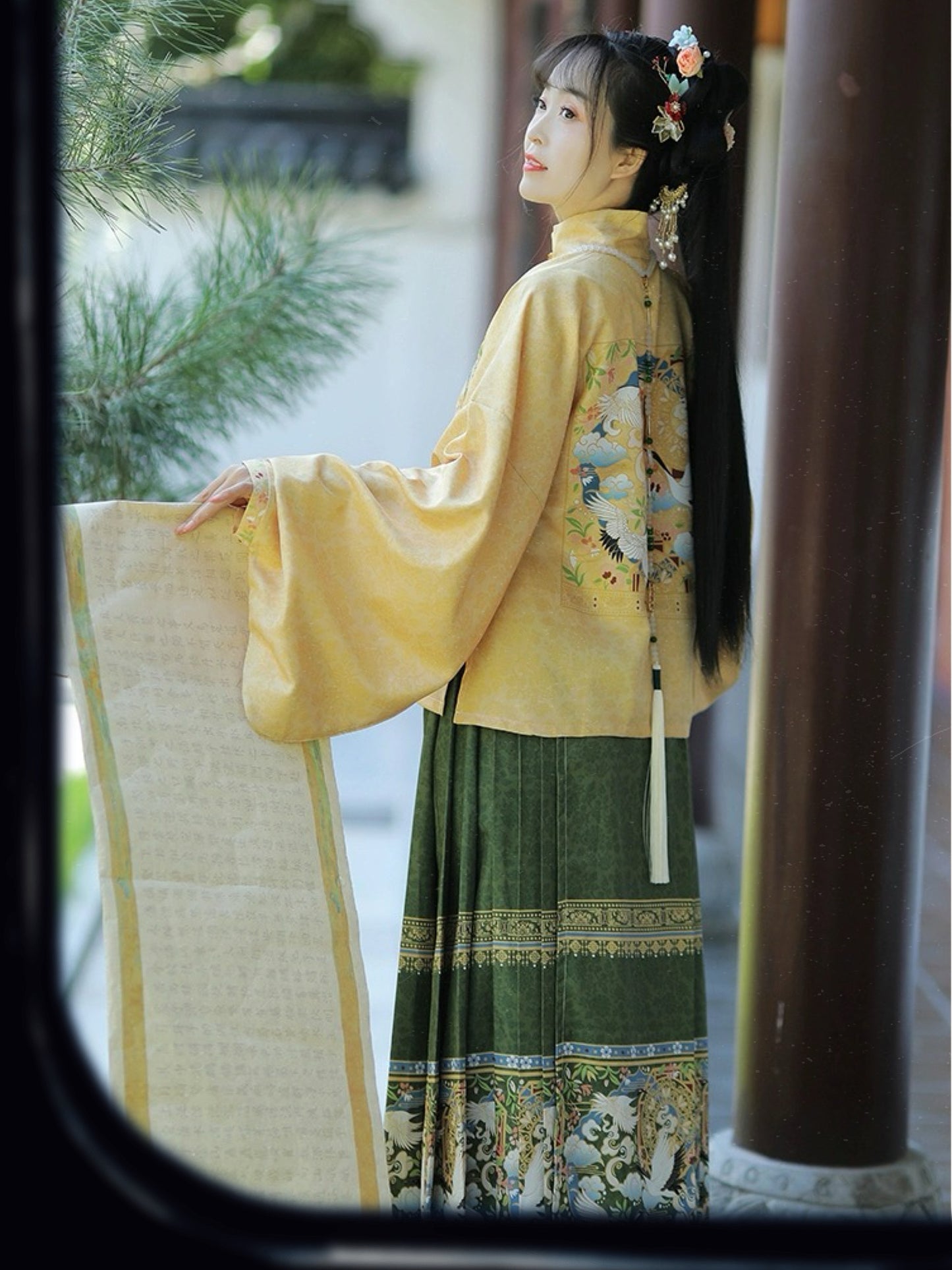Crane Whisper Green: Elegant Ming-Style Hanfu Dress with Horse-Face Skirt and Mandarin Collar