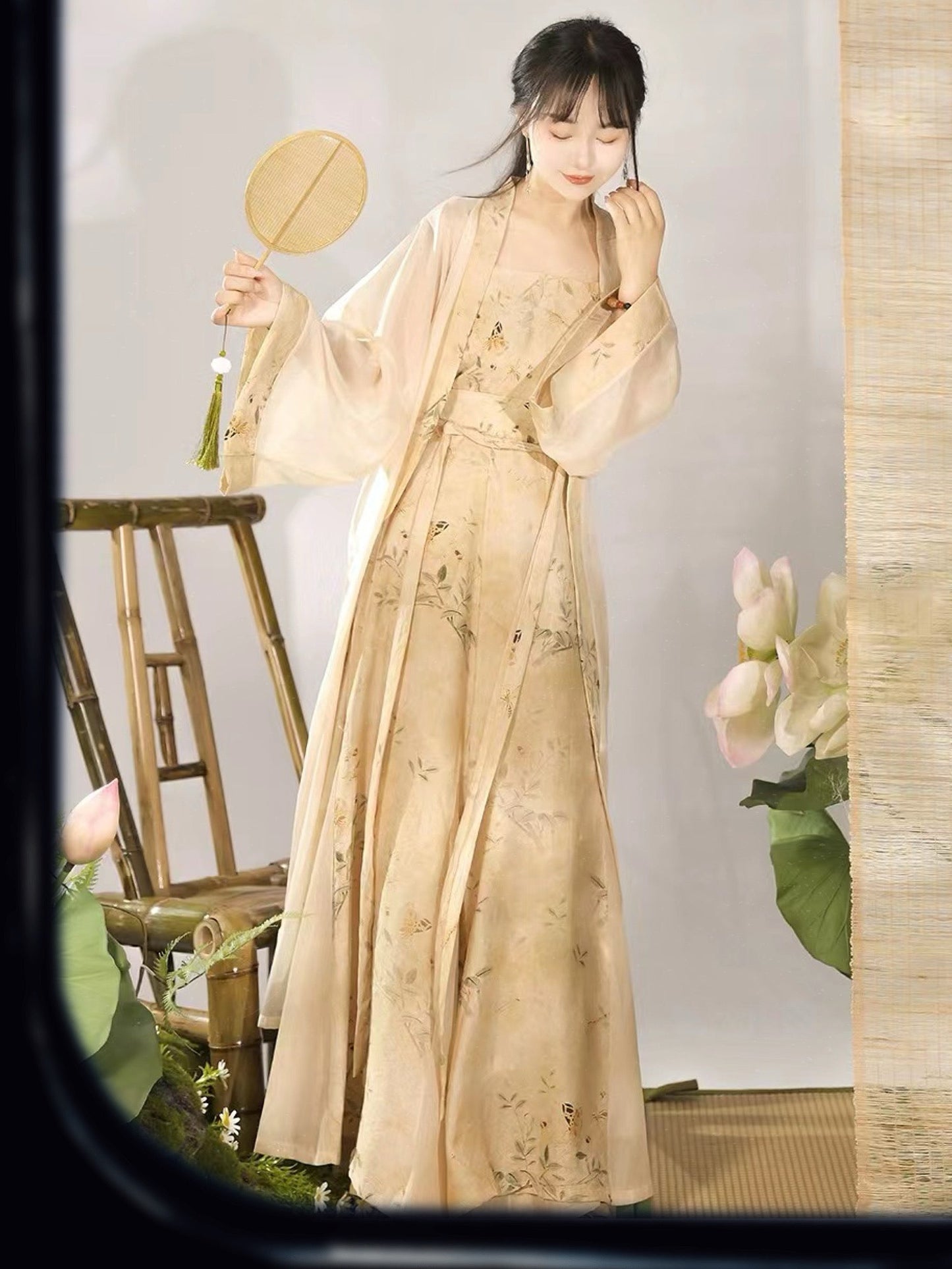 PreOrder: Serenity of the Mountains: Women's Song Dynasty-Inspired Hanfu - Modern Elegance Meets Traditional Changgan Temple Style