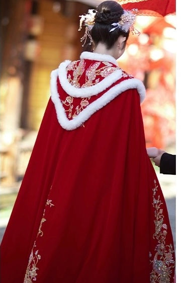Winter Elegance Cloak - Thick Warm Cape with Fur Collar for Hanfu Attire