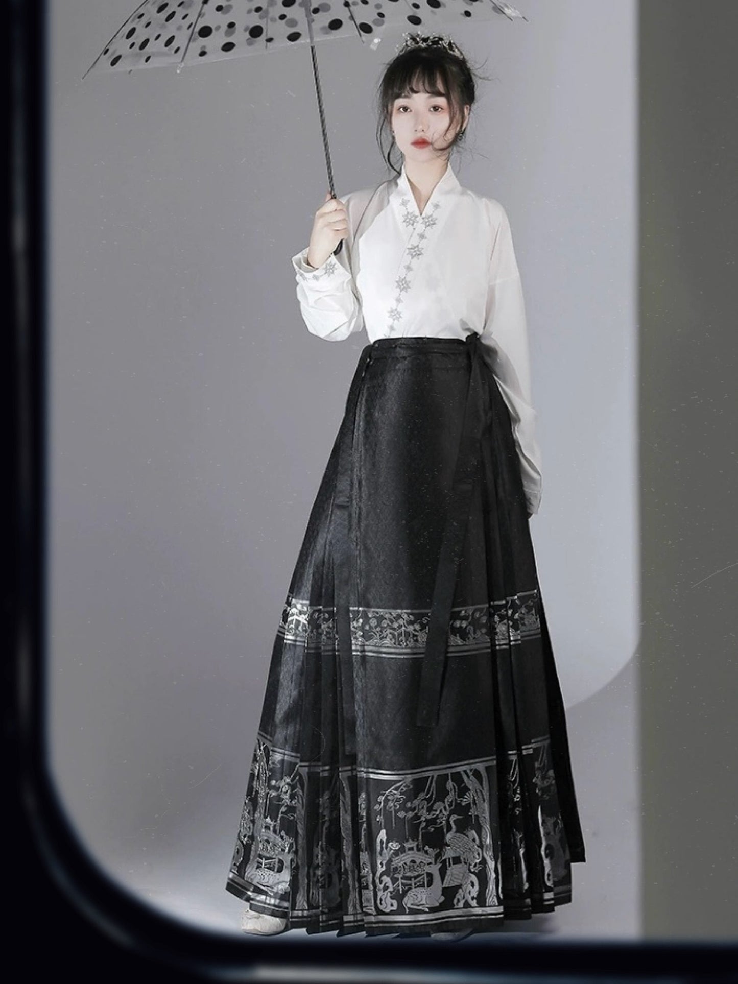 PreOrder: Lucky Goddess Horseface Skirt (Black)| Traditional Chinese Hanfu Daily Wear - Skirt Only