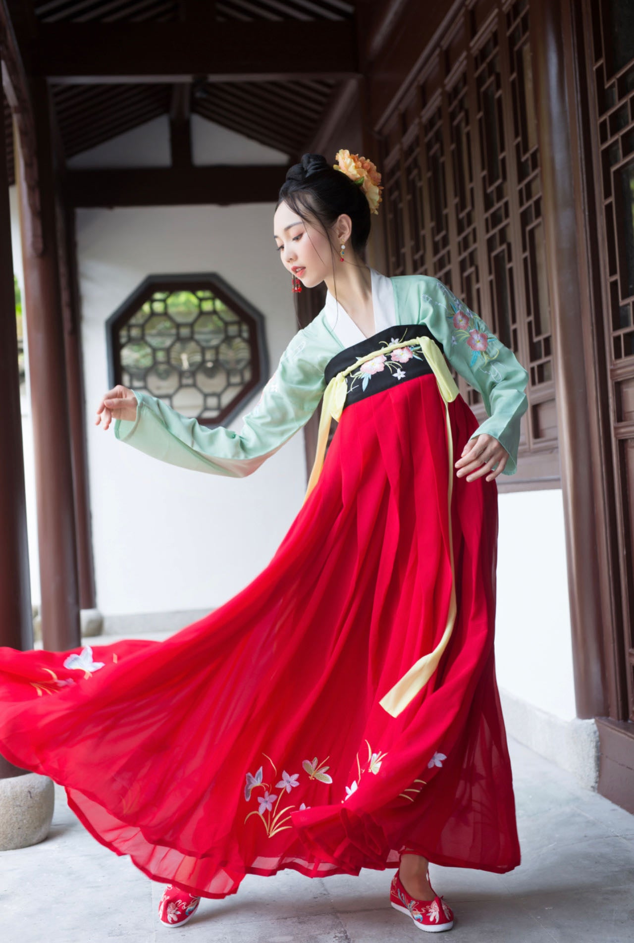Enchanted Butterfly Elegance: Exquisite Hanfu Dress - A Cultural Masterpiece